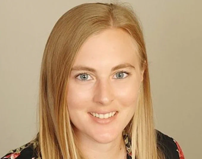Picture of Lydia Kisley with her blonde hair running past her shoulders as she smiles to the camera.