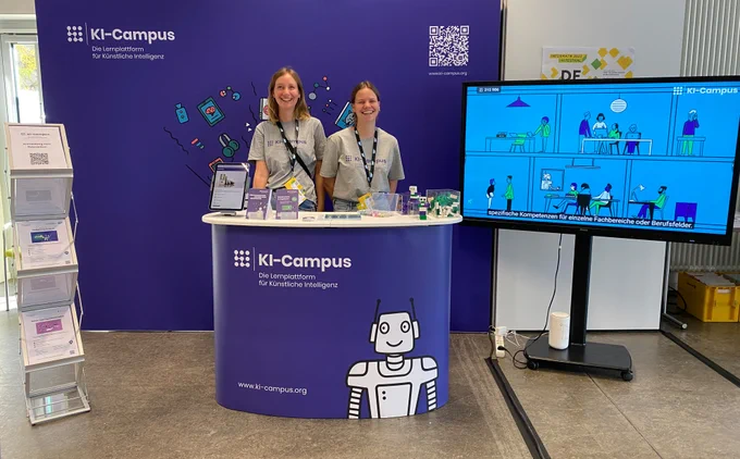 Foto vom KI-Campus-Stand beim INFORMATIK FESTIVAL
