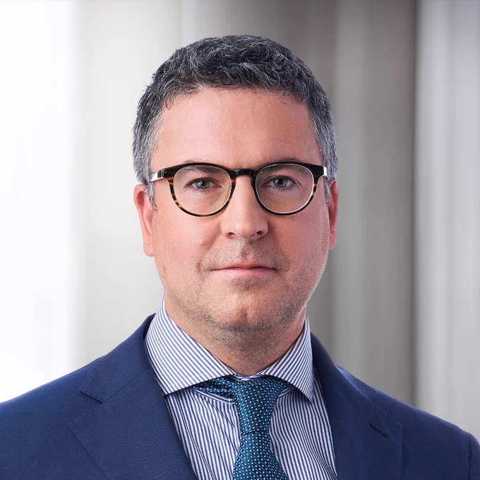 Maxime Turcotte, associé en droit des affaires chez Stikeman Elliott et membre du Conseil de la société, possède une pratique diversifiée nationale et transfrontalière qui appuie les clients du cabinet, leurs conseils d’administration et comités spéciaux dans des transactions complexes et stratégiques. Reconnu pour son engagement communautaire, il accorde une importance particulière au bien-être et à la santé mentale.