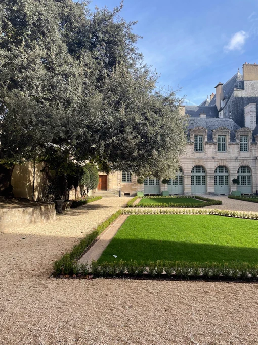 Hôtel de Sully, vue sur le jardin