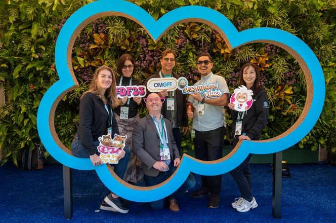 Dreamforce attendees posing at the Salesforce Blue Carpet.