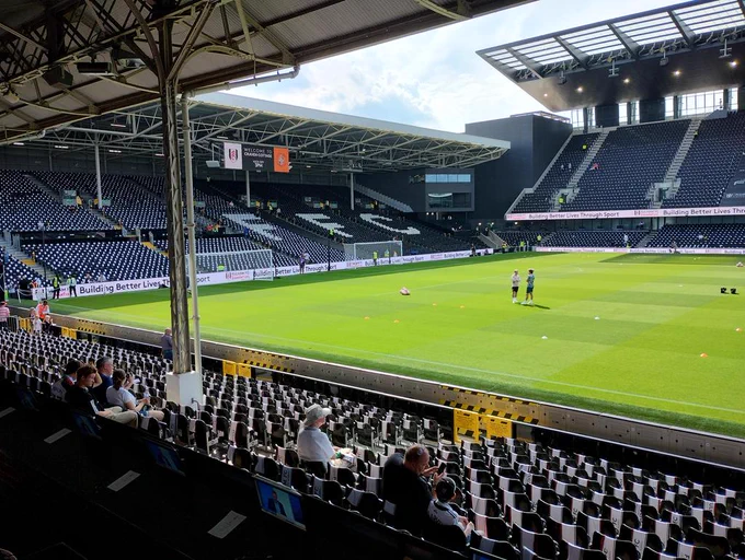 Picture of the Craven Cottage pitch pre-match 