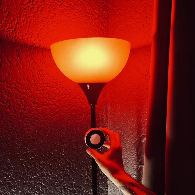 Adjusting the color of a Philips Hue bulb in a standing lamp using the twist action of the Flic Twist magnetically attached to the lamp shaft