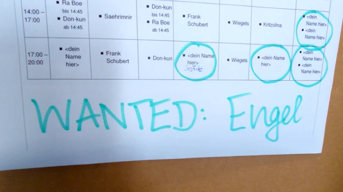 Schichtplan mit der Aufschrift „WANTED: Engel“, Planung auf der WikiCon 2015; © Geolina (https://commons.wikimedia.org/wiki/File:WikiCon15_Wanted_Engel.jpg), https://creativecommons.org/licenses/by-sa/4.0/legalcode