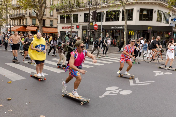 Journée Paris Respire avec l'évènement la Grosse Rando, beaucoup de monde en skates, rollers, vélos.

Crédit : Jean-Baptiste Gurliat/Ville de Paris