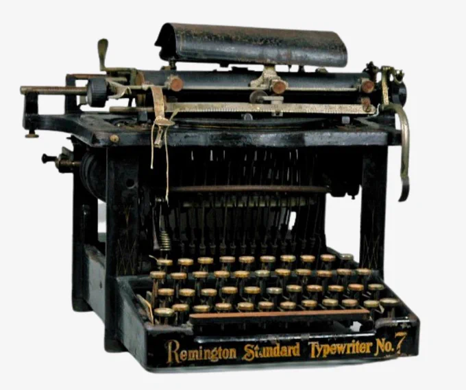 If you were to write a fictional story on this #vintage typewriter, what genre would it be? 📜