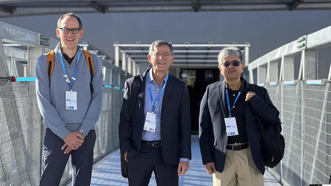Architect Beda Hammerschmidt, EVP Juan Loaiza , & SVP Tirthankar Lahiri 
