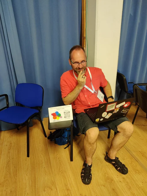 Hans-Peter from #HZDR challenging the community with a "change my mind" stance.