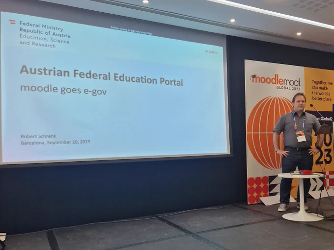 Robert Schrenk presents slide 
"Austrian Federal Educational Portal - Moodle goes E-Gov"
