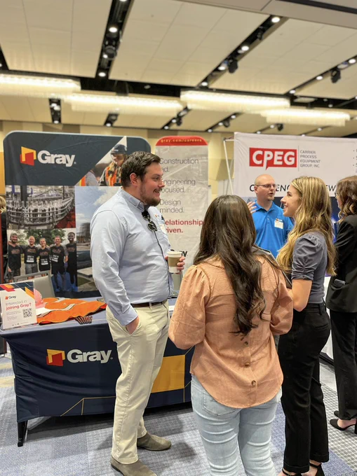 Gray, Inc. talking to students at engineering and computer science career fair.