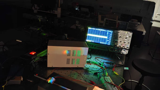 Aufbau mit manuell-verschiebbarer Photodiode