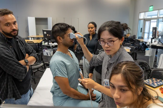 ﻿Medical students learn about point-of-care ultrasound