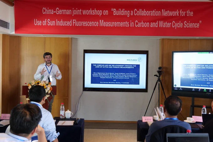 Mirco Migliavacca gave us a presentation on the topic “Lesson learned from the combination between active, passive fluorescence, and gas exchange to study photosynthesis-transpiration-SIF relationships (the case study of Majadas)”