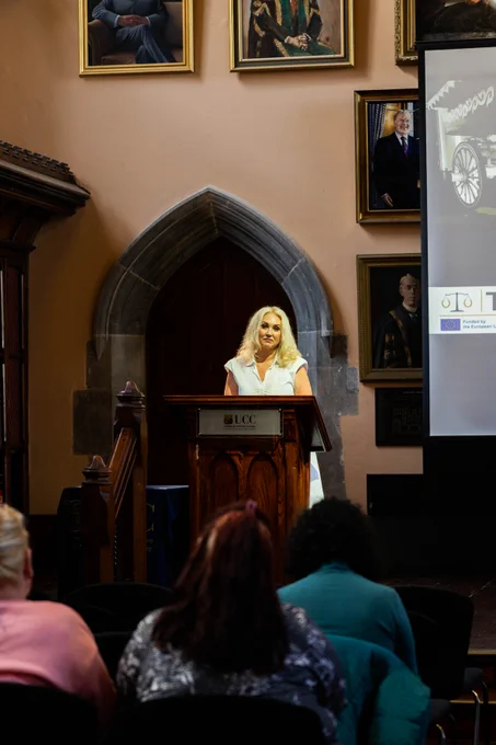 Dr Brigid Quilligan, Project Manager, Kerry Travellers Health and Community Development Project, addresses the community event. Image credit: Rubén Tapia/UCC.