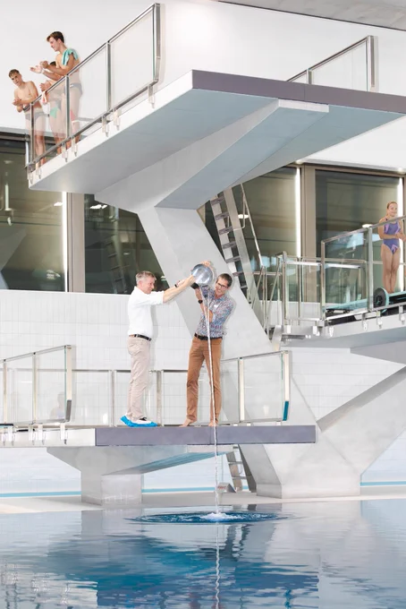 Eröffnung der Schwimmhalle Neufeld