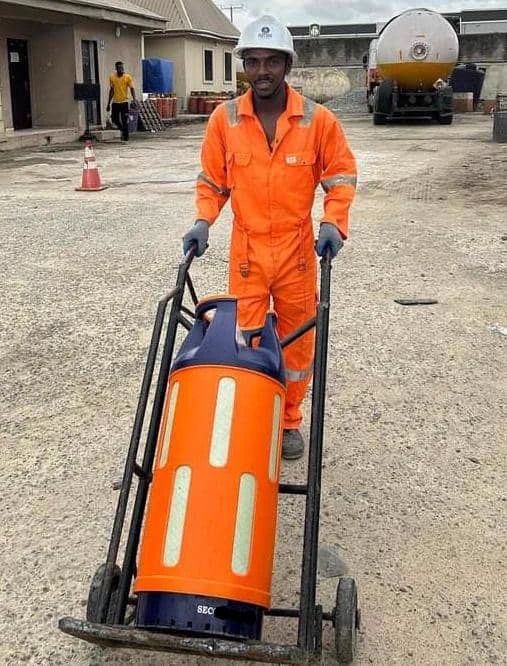 WHY COMPOSITE FIBRE GAS CYLINDERS?

2. All composite and fibre cylinders sold by Ragas Energy are Non-Corrosive so they do not rust nor stain surfaces. They eliminate the risk of undetected leaks which is caused by frequent contact with water on metal cylinders.

20kg - N95k.

Call/WhatsApp  2348123420004.