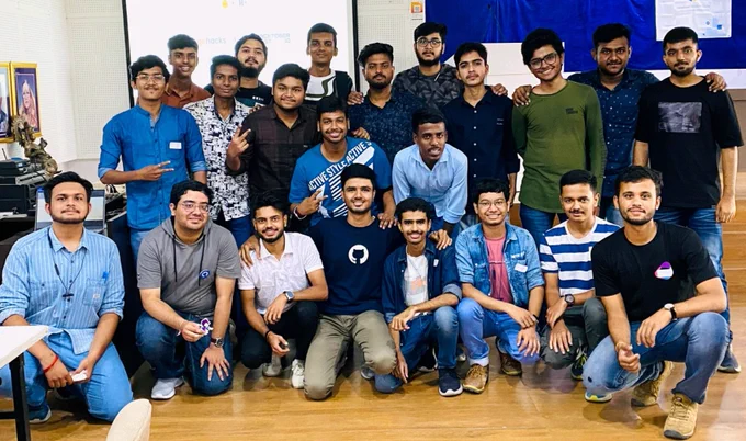 A group photo with participants of the event 