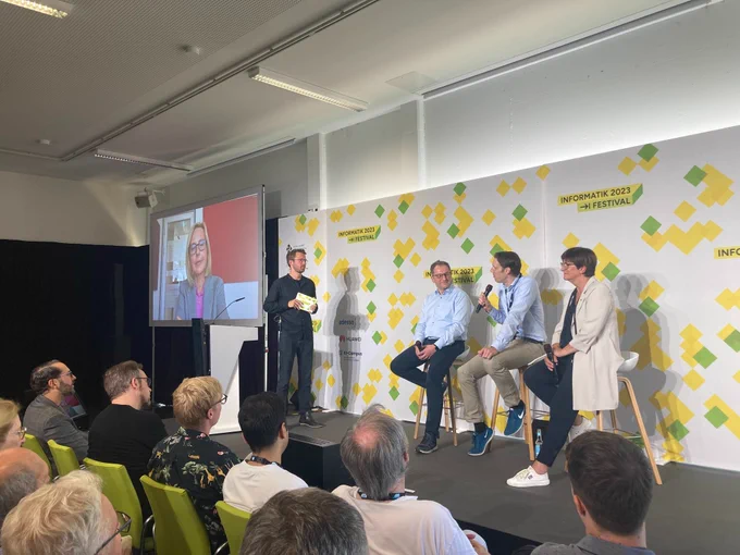 Panel des INFORMATIK-Festivals mit Saskia Esken, Prof. Dr. Björn Ommer, Dr. Marianne Janik und Günter Eggers.
