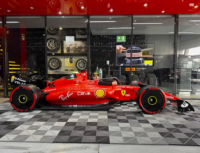 Simulador de Carrera de F1 mediante el uso de visor 3D