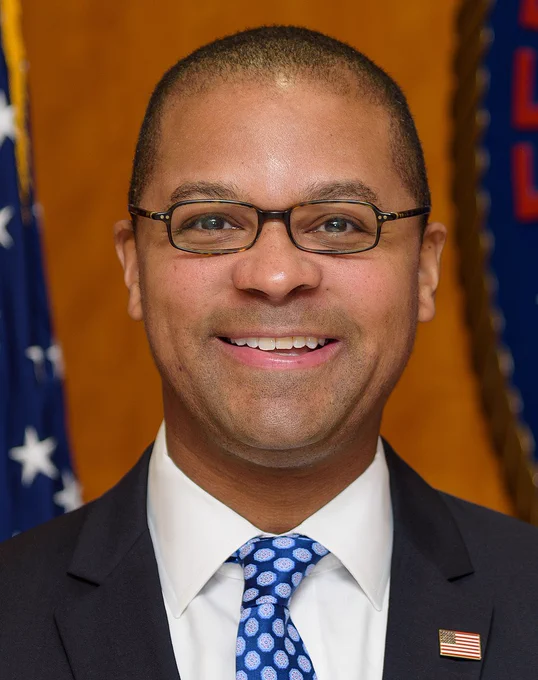 An image shows Geoffrey Starks.