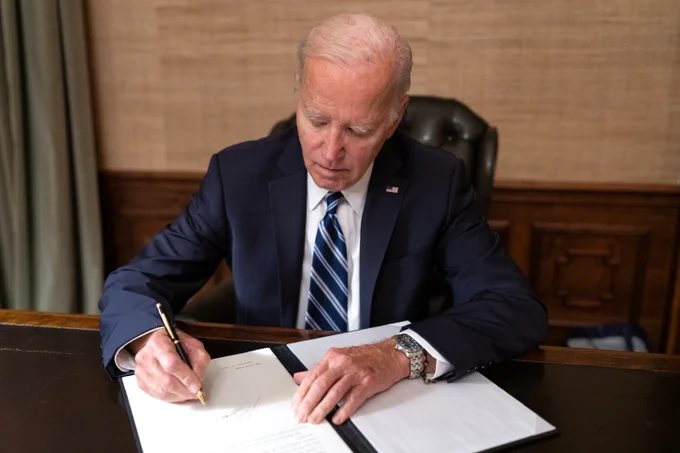 On Saturday, September 30, 2023, President Biden signed into law:
 
H.R. 5860, which provides fiscal year appropriations to Federal agencies through November 17, 2023, for continuing projects of the Federal Government and extends several expiring authorities.