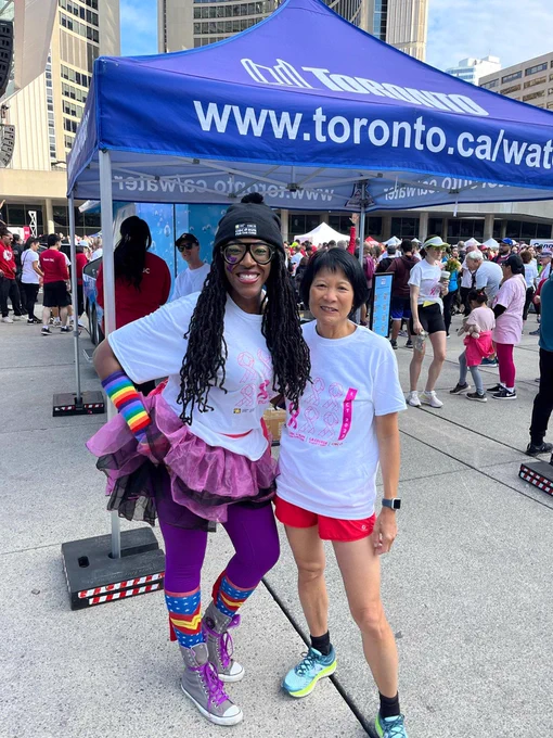 Mayor Olivia Chow with a Run for the Cure participant.