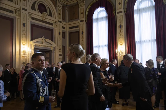 Yleiskuva Raatihuoneen juhlasalista.