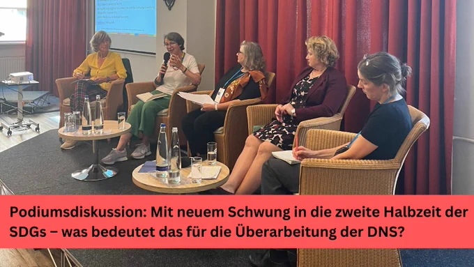 Die vier Panelist*innen diskutieren über die Überarbeitung der deutschen Nachhaltigkeitsstrategie