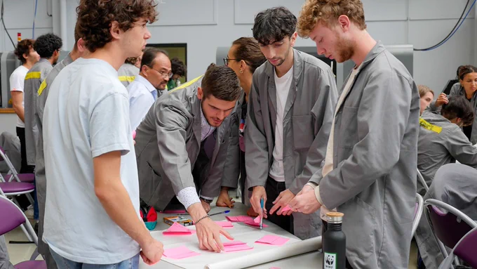 #hackathon avec les élèves de 1ère année de l'ENSAM. Répartis en petits groupes et accompagnés de collaborateurs d’Alstom, il s’agissait de réfléchir à l’avenir du #tramway dans des villes en pleine mutation