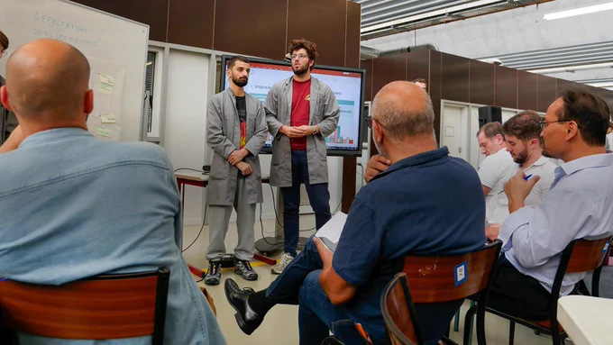 #hackathon avec les élèves de 1ère année de l'ENSAM. Répartis en petits groupes et accompagnés de collaborateurs d’Alstom, il s’agissait de réfléchir à l’avenir du #tramway dans des villes en pleine mutation