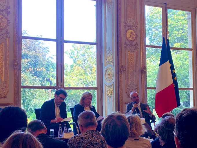 Placé sous le haut patronage de madame Yaël Braun-Pivet, ce colloque a été élaboré avec le Conseil économique, social et environnemental (CESE). Il sera représenté par son président, monsieur Thierry Beaudet ainsi que par la présidente du comité de gouvernance de la convention citoyenne « Fin de Vie », madame Claire Thoury. Nous pourrons également compter sur le retour d’expérience de participants à cette convention citoyenne.