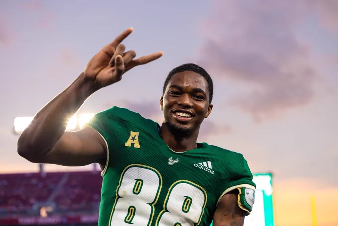 USF football player, Tyree Kelly doing horns up at a football game