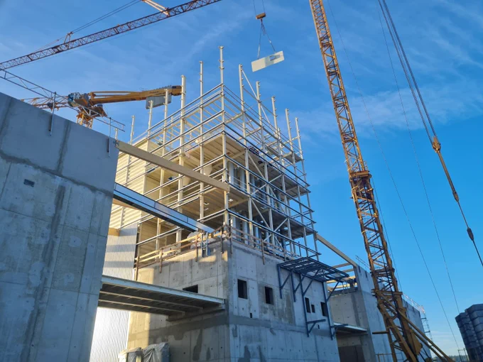 Square silo construction with machine house for a German agricultural cooperation. By TSC Silos.