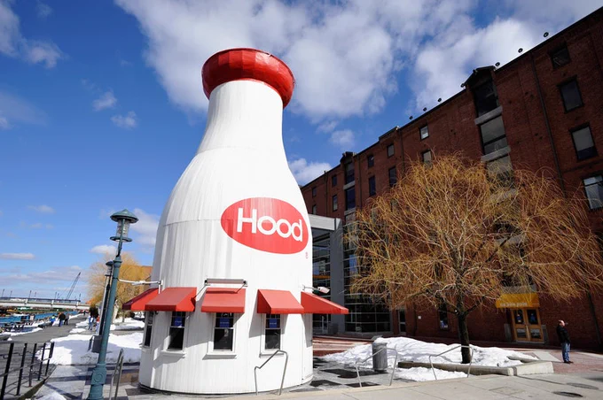 STANDING 40 FEET TALL, THIS giant milk bottle sits next to the Boston Children’s Museum, just across the Fort Point Channel. In 1930, Arthur Gagner built the milk bottle next to his store to sell his homemade ice cream. Gagner built the structure entirely of wood, and while these days people are now quite used to this kind of novelty architecture, at that time it was one of the first.