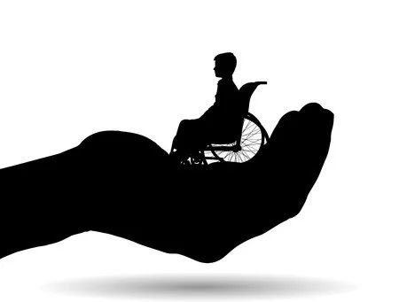 Image d’une main qui détient dans son creux un petit personnage sur fauteuil  tout en noir sur fond blanc