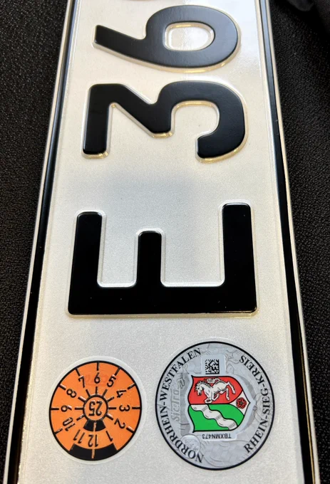 Nummernschild vom E36 mit frischem TÜV