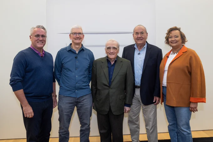 Tim takes a photo with Martin Scorsese, Chief Standing Bear, Chad Renfro, and Apple’s Lisa Jackson.