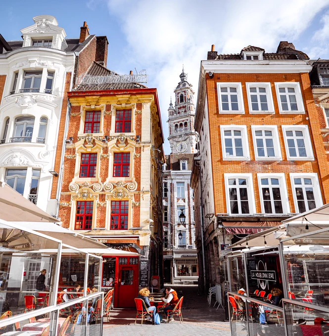 Grand-Place de Lille - Café près du Beffroi, Jacques Dillies, unsplash