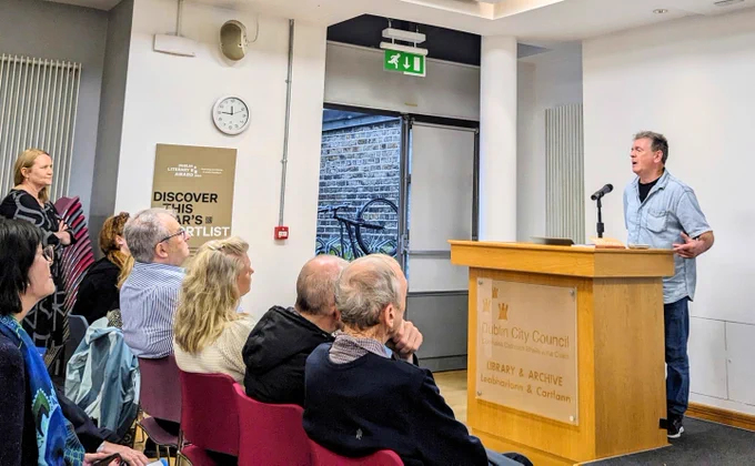 Peter Kearns addressing the audience.