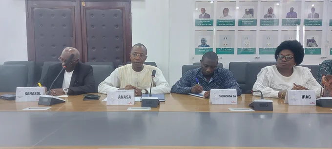 Deputy Director Vet Services (Dr. Pèpè Gbamou, 2nd from left)