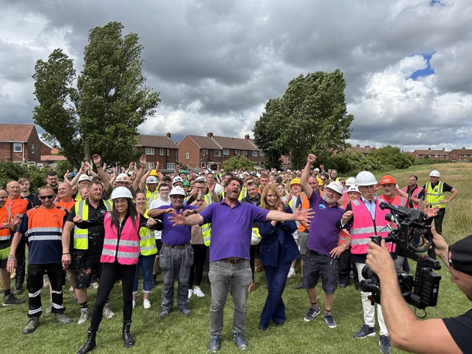 ⛔ Security Guards - We need your help! ⛔ 

We are in need of 1 x Day Security  and 1 x Night Security from Monday 23rd October till Wednesday 1st November on our Harlow build site. 

Please email diysosharlow@bbc.co.uk for more information. #DIYSOS BBC EastEnders 