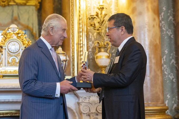 His Majesty King Charles III presents the 2023 Queen Elizabeth Prize for Engineering at Buckingham Palace to Professor Martin Green, Professor Andrew Blakers , Dr Aihua Wang (pictured) and Dr Jianhua Zhao for
the invention and development of PERC solar photovoltaic technology.
Credit: Jason Alden/QEPrize