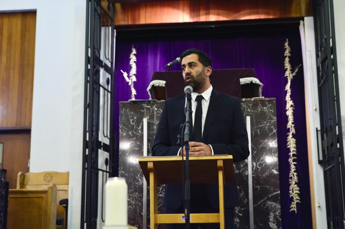 First Minister Humza Yousaf speaking at Giffnock Synagogue 