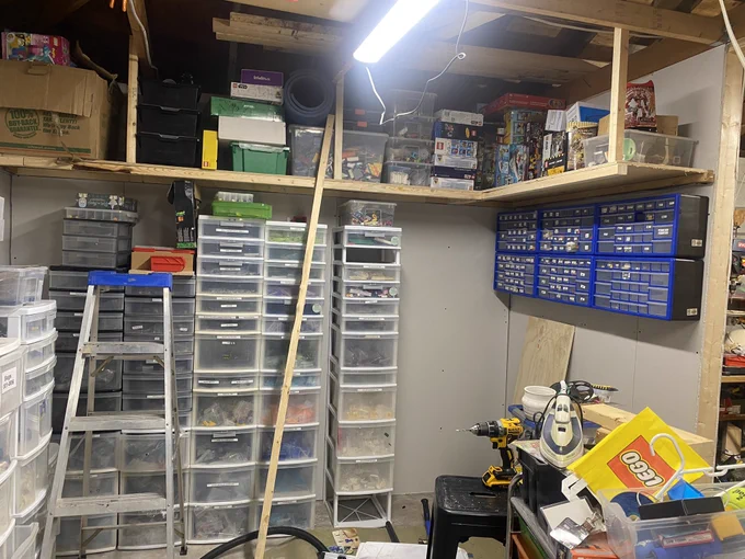 Finishing off my #lego build room.