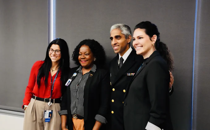 U.S. Surgeon General Vivek Murthy taking a group photo with residents and faculty of Brigham and Women's Hospital. 