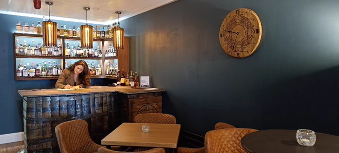 Tasting Room bar in the Aberdeen Whisky Shop 
