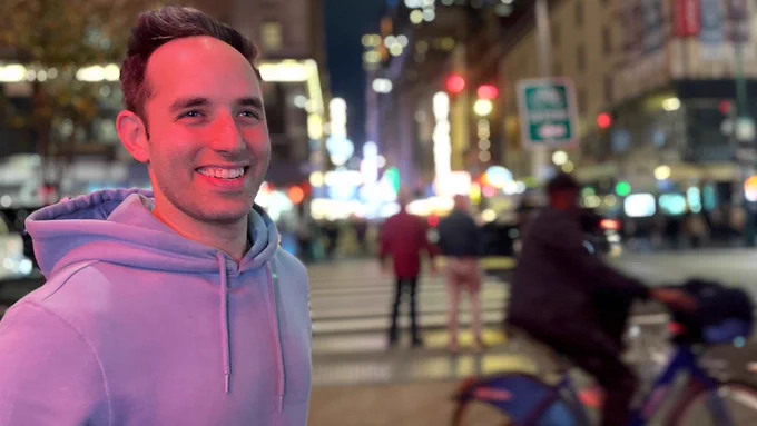 I built a business making $300K/year in college. And I started with zero money, zero knowledge and zero clue.

Let me tell you exactly how I did it.


1/ My crazy idea

Rewind to 2003. I'm a kid who loves entrepreneurship and has a knack for marketing. So naturally, I start an internet company.

It's an online magazine. Basically a fancy blog.

To get it off the ground, I gotta figure out 3 things:

→ How to create content
→ How to build an audience
→ How to make money

Let's dig in.


2/ Making content

I know I'll need a lot of content. I settle on lifestyle articles. Stuff like travel, pets, and fashion.

Now I just need writers.

I reach out to my school's journalism department and ask if they'll send an email to all the students. Tell them there's a publication looking for writers.

They do it.

I get 100 applicants and hire 10. I tell them I'll pay if I ever make money at this. They don't care. It's solid experience.

Now I have content but I need to find an audience. This is gon