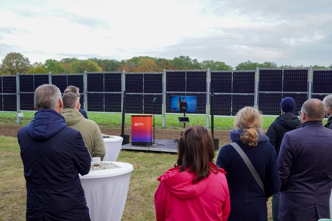 Videobotschaft der Bundeswissenschaftsministerin Bettina Stark-Watzinger zur Einweihung der AgriPVPlus-Anlage am Campus Bernburg (P. Scholz)