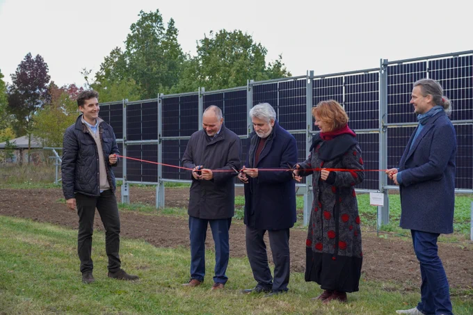Inauguration of the AgriPVplus plant with Prof. Dr. Jörg Bagdahn (President of HS Anhalt), Prof. Dr. Armin Willingmann (Minister of Science of Saxony-Anhalt) and Prof. Dr. Sabine Tischew (Project Manager of Biodiv-Solar) (P. Scholz).
