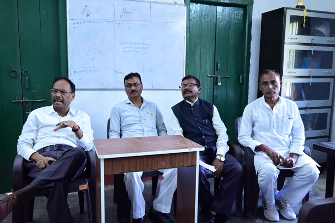 लोकतांत्रिक सामाजिक न्याय पार्टी के राष्ट्रीय अध्यक्ष पद्मश्री डॉ जगदीश प्रसाद जी ने जमुई के अम्बेडकर हॉस्टल में युवाओ से मिलकर उन्हें जीवन में सफलता कैसे प्राप्त करे और कभी न हार मानने का सदेश दिया एवं शिक्षा, एकता जैसे महत्वपूर्ण बिन्दुओ पर वार्ता की।

- लोकतांत्रिक सामाजिक न्याय पार्टी

#BiharDevelopment #DrJagdishPrasad #LSNPforBihar #DalitEmpowerment #BiharProgress #BiharYouth #lsnp #bihar #lsnpcommunity #biharsarif #loktantriksamajiknyayparty #developments #bihardevelopment #losnpa #BahujanSamaj #drjagdishprasad #JaiBhim #BiharDevelopment #jatavsamaj 